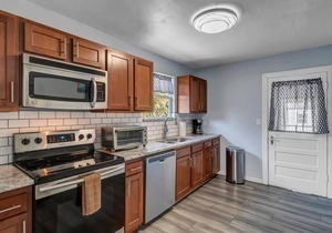 This house is a 2 bedroom(s), 1 bathrooms, located in Jacksonville, FL.