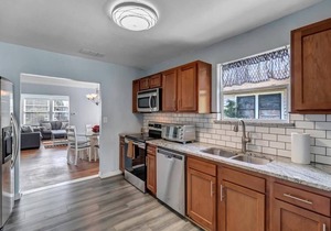 This house is a 2 bedroom(s), 1 bathrooms, located in Jacksonville, FL.