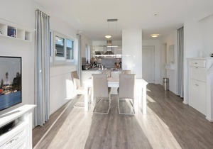 This luxurious semi-detached house is located in a fantastic location directly in the harbor of the