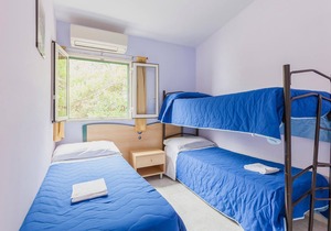 This modern bungalow belongs to a vacation home complex directly above the sea, with a unique panora