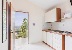 This modern bungalow belongs to a vacation home complex directly above the sea, with a unique panora