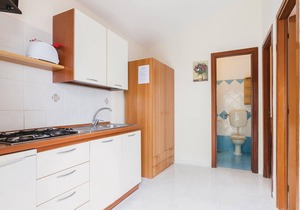 This modern bungalow belongs to a vacation home complex directly above the sea, with a unique panora