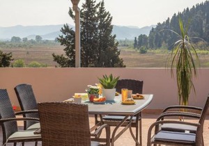 Three-Bedroom Apartment In Rogotin