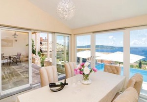 Three-Bedroom Holiday Home In Brsecine