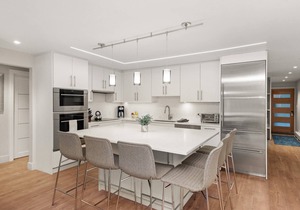Three Blocks To Downtown! Parking, Wood FP, W/D, With Portable Air Conditioning
