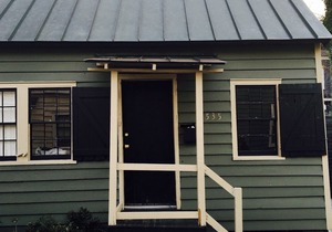 Tiny Cottage 535 in Savannah's Landmark Historic District