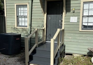 Tiny Cottage 537 in Savannah's Historic District!