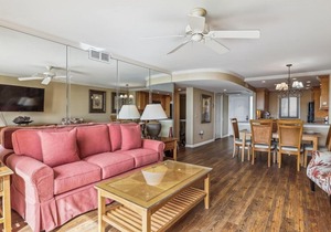 Top Floor Condo. Beautiful Ocean Views. Great Mid-Island Location