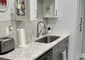 TOP FLOOR - TOP CLASS CONDO! Within walking distance to Old Town Scottsdale.