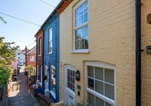 Top Step Cottage - Two Bedroom House, Sleeps 3