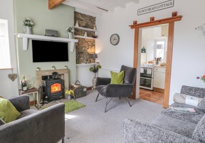 TOWN HEAD COTTAGE, family friendly, with open fire in Grassington