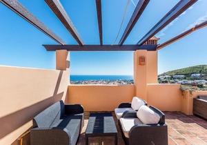 Townhouse with great sea views in Riviera del Sol