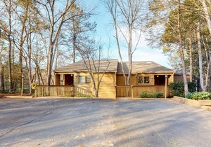 Tranquil home near the lake with two furnished decks, fast WiFi, and fireplace