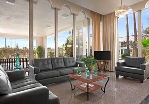 Travelodge by Wyndham Bakersfield