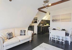 Tree Tops - One Bedroom House, Sleeps 2