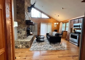 Treehouse A - A Suite Getaway for Two