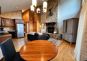 Treehouse A - A Suite Getaway for Two