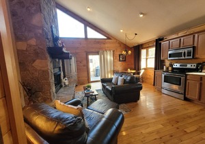 Treehouse C - A Suite Getaway for Two