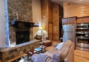 Treehouse D - A Suite Getaway for Two