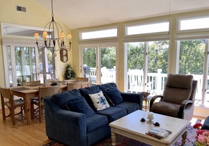 Tropical, Oceanview, Golf cart & Bikes, super clean, a Fripp Island favorite