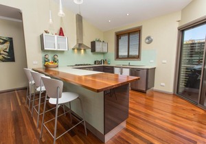 Tura Beachhouse in Dolphin Cove
