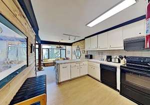 Two Bedroom Units at 1849 Condos with 3 Hot Tubs & Slopeside