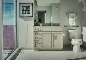 Two Bedroom Uptown Apartment - City Views