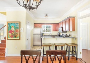 Two-Level Cottage w/Private Veranda, Pet Friendly, Parking by Lucky Savannah