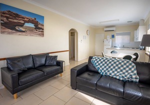 U1 Family friendly accommodation directly across from the Beach, Murchison River