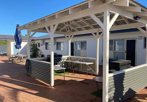 U3 Family friendly accommodation directly across from the Beach, Murchison River