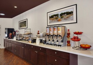 Ultimate Family Vacation! Lovely Unit, Near Attractions Pool, Parking