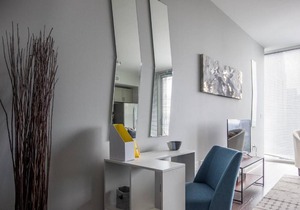 UNBELIEVABLE CITY VIEWS IN UPTOWN HIGH-RISE STUDIO