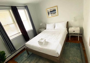 Unique 1BR with Deck and Parking 4 blocks to Beach