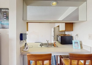 Unique condo w/bay view, balcony & spiral staircase - great location