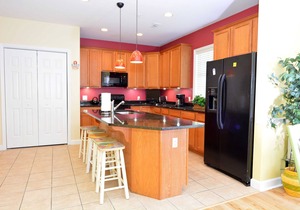 Unique, festive 3-bedroom luxury condo with adorable coastal decor and free WiFi located downtown on the bayside and just two blocks to the beach and Boardwalk!