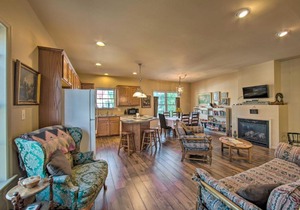 Unique Townhouse in Bavarian-Style Neighborhood!