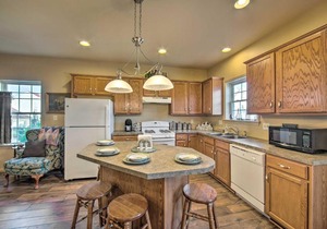 Unique Townhouse in Bavarian-Style Neighborhood!