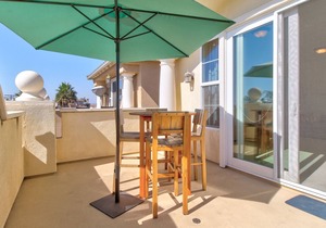 Updated Home with Balconies & Rooftop Deck - 2 Blocks to the Beach