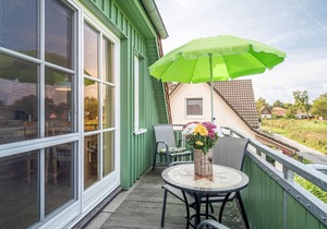 Upper floor apartment MR-2 in the MEERESRAUSCHEN house in the Baltic seaside resort of Wustrow