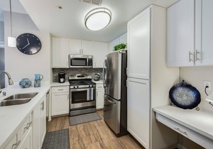 Upscale 2/2 Home in Roseville With Private Garage