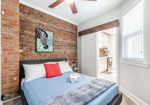 Upscale 2BR Apt - Prime Location w Netflix