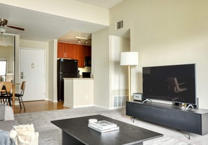 Upscale Burbank 2BR w/BBQ, Gym & Pool, near TJ & WF, by Blueground