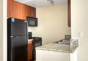 Upscale Burbank 2BR w/BBQ, Gym & Pool, near TJ & WF, by Blueground