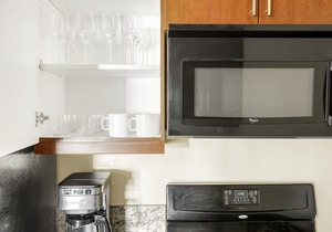 Upscale Burbank 2BR w/BBQ, Gym & Pool, near TJ & WF, by Blueground