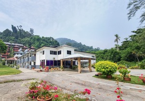 Uptown Beach Resort