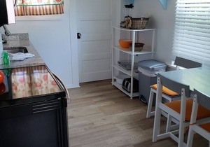 Uptown Classic Bungalow Walk to Castillo de San Marcos, Ripley's, Restaurants!