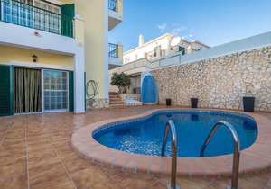 V4 Villa Pera