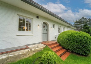 Vacation home for up to 5 people with garden and fireplace.