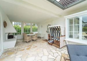 Vacation home for up to 5 people with garden and fireplace.