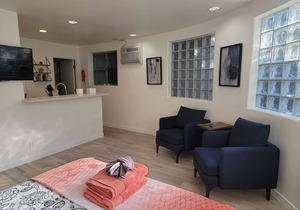 Venice Beach Studio Steps to the Beach and Sand A+